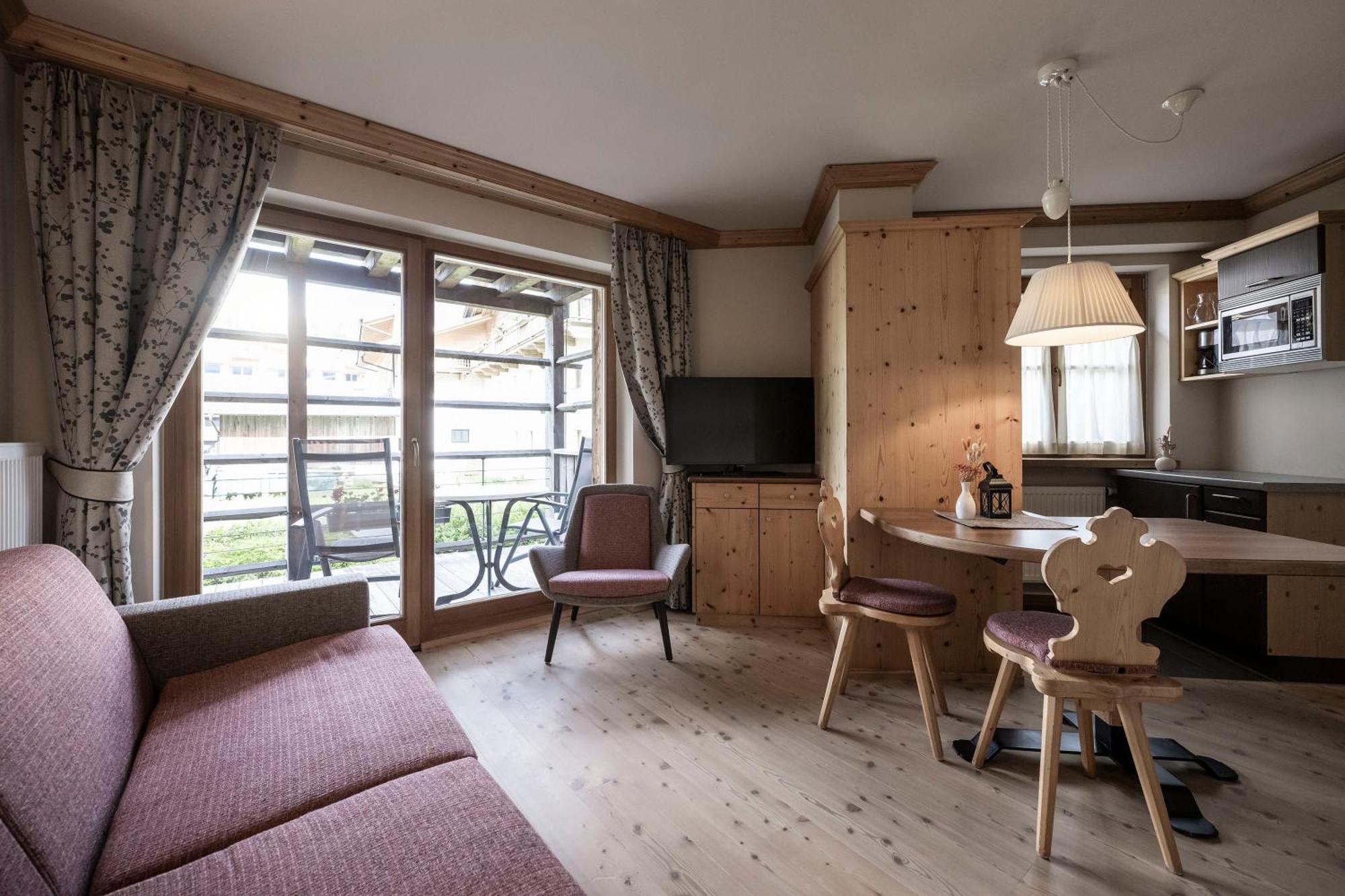 Post Alpina - Family Mountain Chalets San Candido Habitación foto